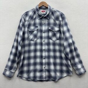 Wrangler Men’s XL Men’s Gray White Flannel Button Up Shirt